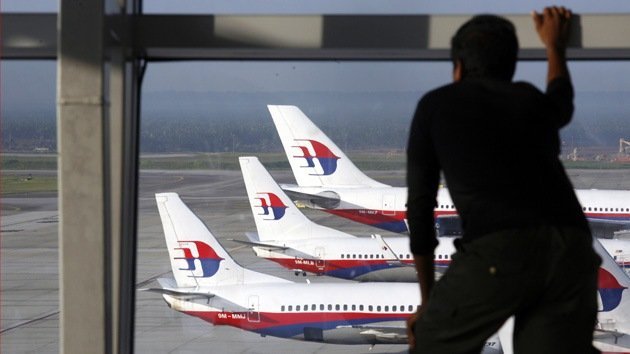 Detectan señales que podrían pertenecer a las cajas negras del avión de Malaysia Airlines