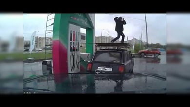 ¡A él sí le gusta la gasolina!