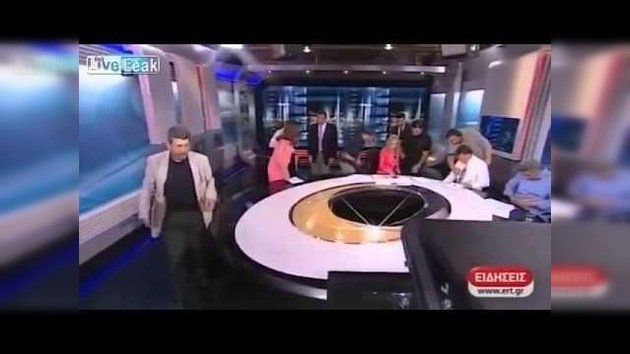 El ‘fallecimiento’ de la televisión pública griega, en directo
