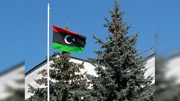 La Embajada libia en Rusia iza la bandera del CNT