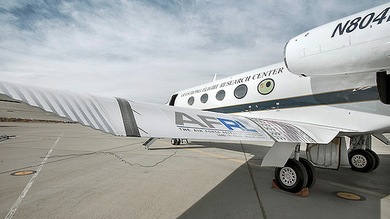 Fotos: La Fuerza Aérea de EE.UU. ensaya un avión con alas adaptativas y sin flaps