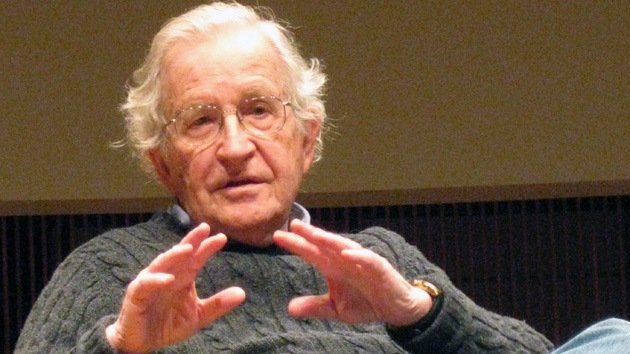 Chomsky: El pánico de los líderes de EE.UU. sobre Crimea es por la pérdida del control global