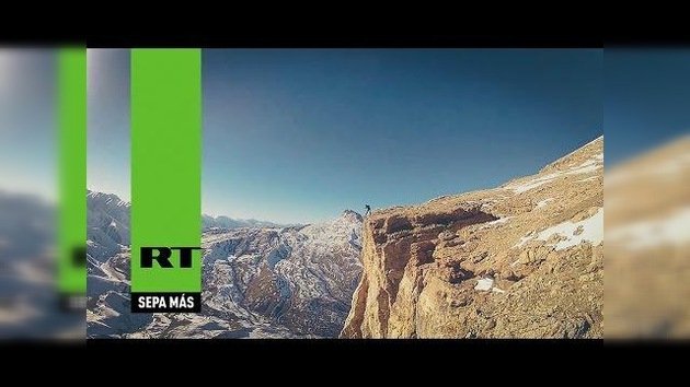 El salto base desde una montaña de 4.000 metros en Daguestán