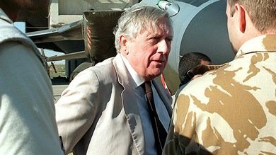 Un lord británico propone recurrir a "la bomba de neutrones" en la frontera afgano-pakistaní