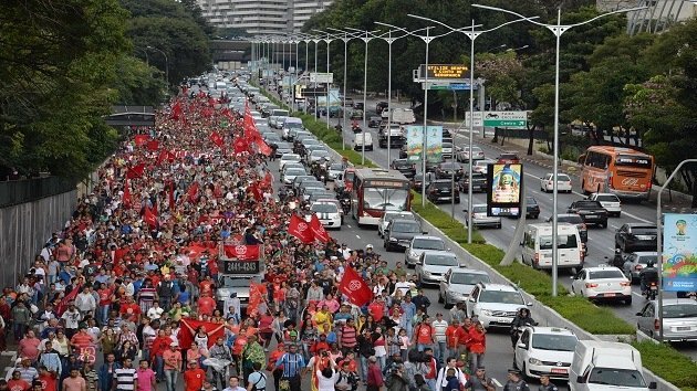 Fotos: Miles de 'trabajadores sin techo' se manifiestan en las calles de São Paulo