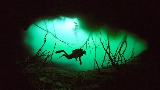 Video y fotos de un misterioso 'río' bajo el mar