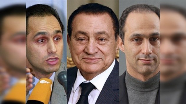 Mubarak y sus hijos, a juicio por la muerte de manifestantes y por corrupción