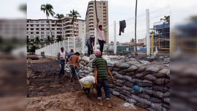 México se prepara para encajar la embestida del huracán 'Jova'