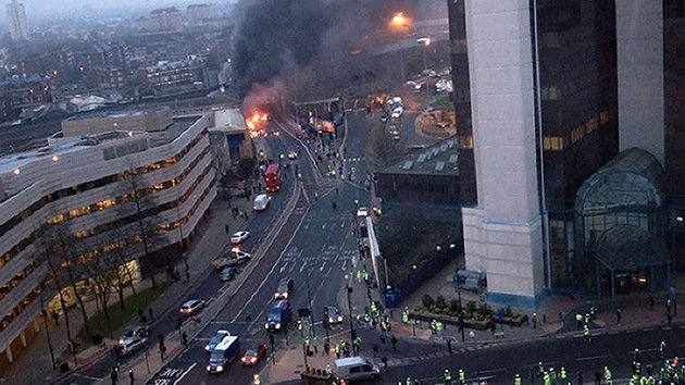 Video y fotos: Cae un helicóptero en el centro de Londres