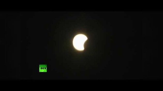 Compilado: Inusual eclipse de Sol tapa la Tierra