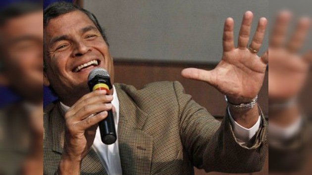 El presidente Correa perdona al diario El Universo
