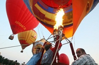 La Copa Rusa de Aerostación se abre con un cielo cubierto de 'aparatos voladores'
