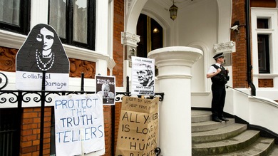 Assange tiene provisto todo lo básico en su asilo en Londres