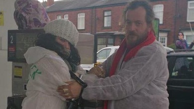 Activistas contra el 'fracking' se encadenan en el lugar equivocado