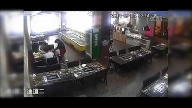 Una camarera abrasa viva a una clienta