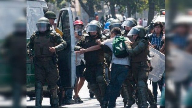 Decenas de detenidos en la primera marcha estudiantil de 2012 en Chile