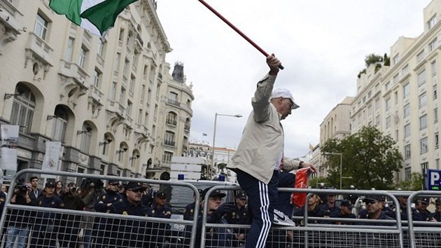 Ignorar las demandas de los manifestantes merma el prestigio político del Gobierno español