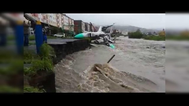 Rusia: Un ciclón arrastra dos aviones supersónicos