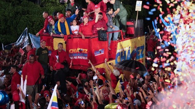 Chávez firma el acuerdo que garantiza un "clima de paz" durante la campaña electoral