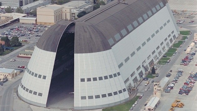 ¿Por qué Google alquila un viejo hangar de la NASA?