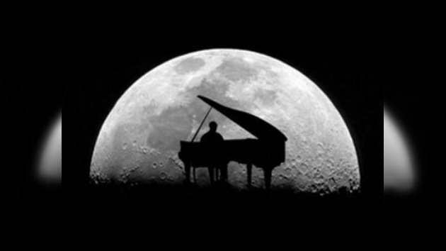 Un músico polaco tocó el piano durante 101 horas 8 minutos y 3 segundos