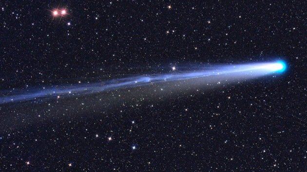 Una imagen espectacular muestra al cometa más brillante, LoveJoy, en todo su esplendor