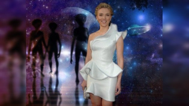 Scarlett Johansson, una sexy seductora extraterrestre