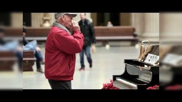 El piano mágico de Chicago: toca según el estado anímico de la gente