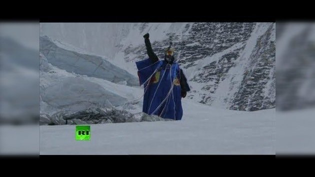 Un ruso efectúa un salto sin precedentes desde el Everest