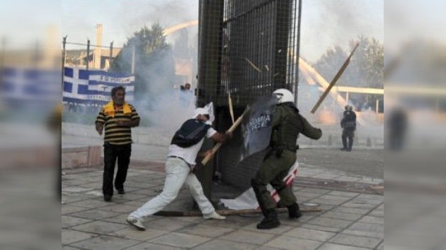 20.000 manifestantes y más de 100 detenidos en nuevas protestas en Grecia