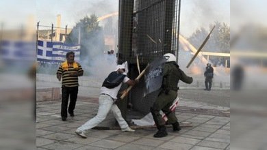 20.000 manifestantes y más de 100 detenidos en nuevas protestas en Grecia