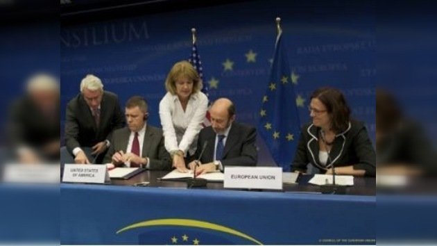 Unión Europea y EE. UU. firman acuerdo de transferencia de datos bancarios