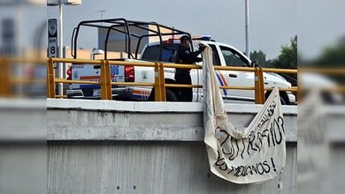 Activistas mexicanos critican al Gobierno por retirar su manta 'antinarco'
