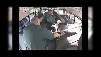 Policías en EE.UU. le rompen el brazo a un adolescente con discapacidad