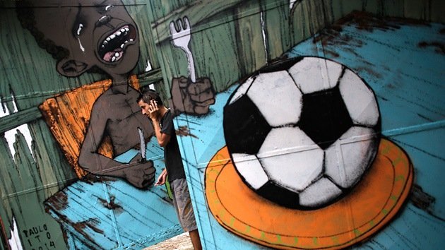 12 mordaces grafitis del Mundial de Brasil