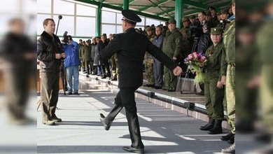 Medvédev advierte a los ministros que pueden irse si discrepan con los gastos militares