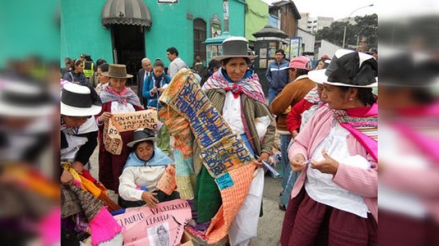 Perú: la 'chalina de la esperanza', en memoria de los desaparecidos