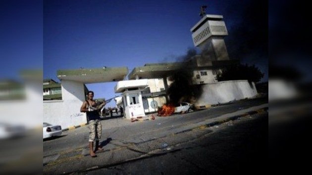 Los rebeldes controlan Trípoli, Gaddafi sigue desaparecido