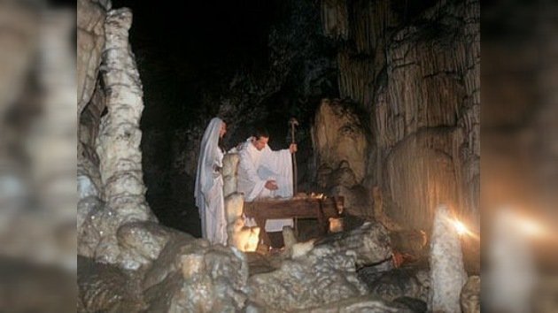 Representación de escenas bíblicas en las cuevas más famosas de Eslovenia