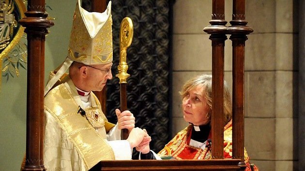 La Iglesia de Inglaterra podría ordenar mujeres obispo en 2015