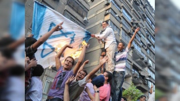 Muertos y heridos en incidentes en la Embajada israelí en Egipto