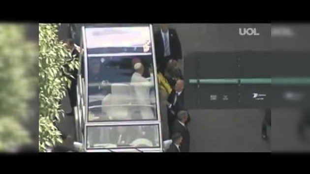 Niño hace llorar al papa Francisco en Río de Janeiro