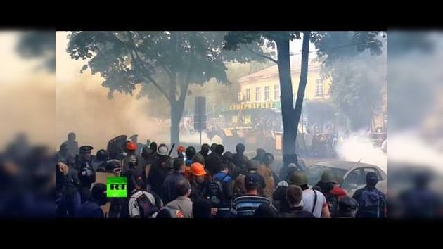 Brutal enfrentamiento en Odesa entre partidarios y opositores del gobierno de Kiev