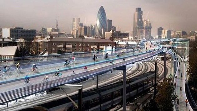Video: Londres piensa desarrollar pistas para bicis por encima de las vías de ferrocarril