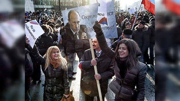 Decenas de miles de rusos arropan a Vladímir Putin en las calles de Rusia