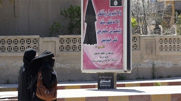 El Estado Islámico recluta a combatientes femeninas para castigar a otras mujeres