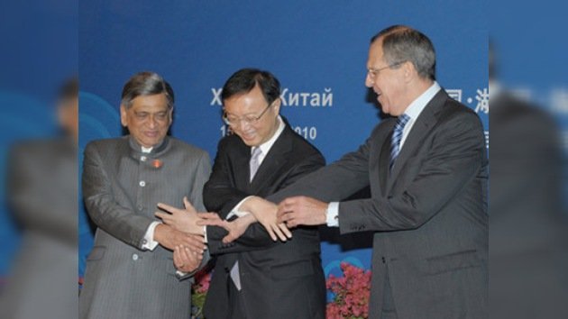Los cancilleres de India, China y Rusia discutieron temas de interés común