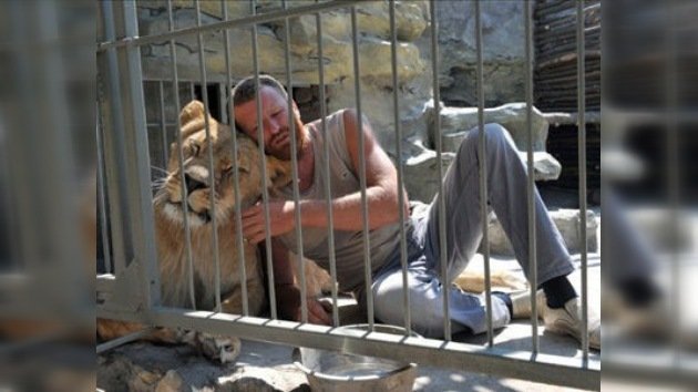 Un ucraniano se propone vivir 5 semanas al lado de una leona