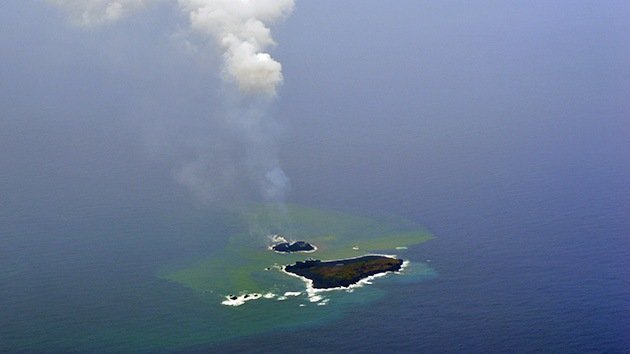 La isla volcánica que 'nació' en Japón hace cuatro meses ya es 70 veces más grande