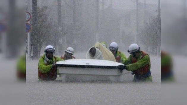 El tifón Roke causa 11 muertos en Japón